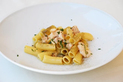 MACCHERONI IN BIANCO CON CERNIA, SALVIA E CAPPERI