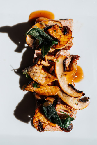 CONTROFILETTO DI VITELLINO CON FUNGHI E SALSA D'ARROSTO